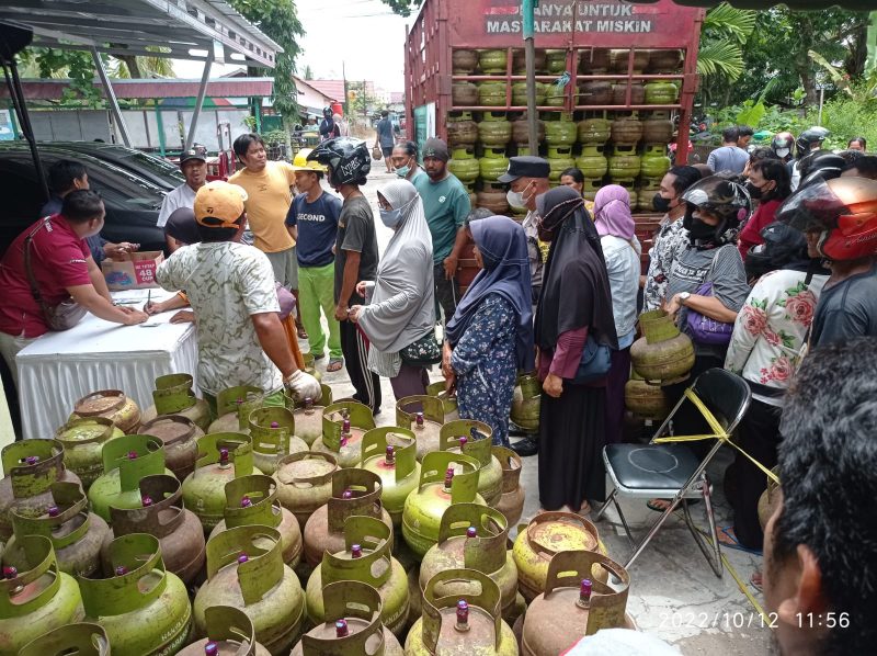 Dinas PKUKMP Kota Palangka Raya Adakan Opsar Gas LPG 3 KG di Kelurahan Menteng
