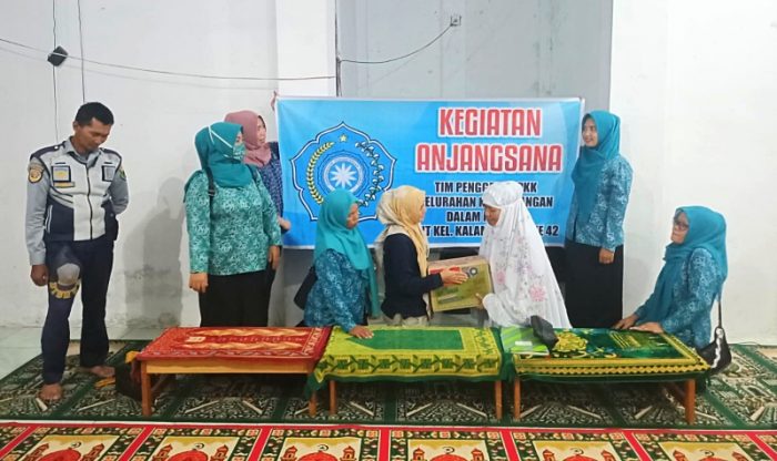 Peringati HUT ke-42, Kelurahan Kalampangan Kunjungi Panti Asuhan 