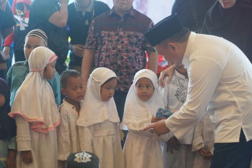Gubernur Kalteng H. Sugianto Sabran Silaturahmi dengan Anak Panti Asuhan dan Ponpes di Sampit