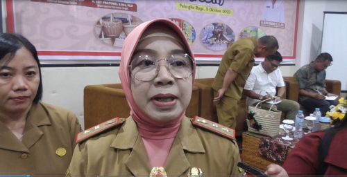 Kepala Disdagperin Prov. Kalteng Aster Bonawaty Buka Sosialisasi Peningkatan Penggunaan Produk Dalam Negeri (P3DN)