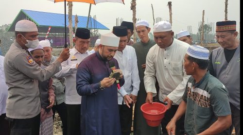 Peletakan Batu Pertama Pembangunan Masjid Sirojuth Tholibin Fathonah Kuala Kapuas