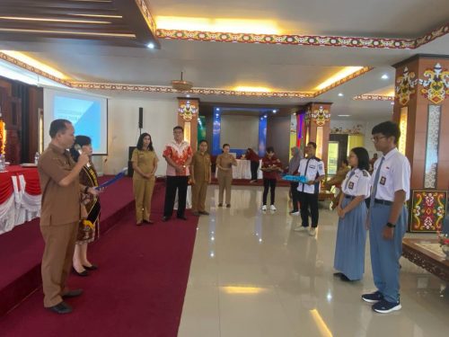 Asisten III Setda Murung Raya Batara Kukuhkan Pengurus Forum Anak Daerah Kabupaten Murung Raya