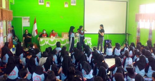 DP3A DALDUKKB Edukasi dan Beri Tablet Tambah Darah pada Pelajar