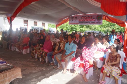 Meski Menunggu Selama 3 Jam, Ribuan Masyarakat Pulang Pisau Antusias Hadiri Pasar Penyeimbang di Kabupaten Pulang Pisau