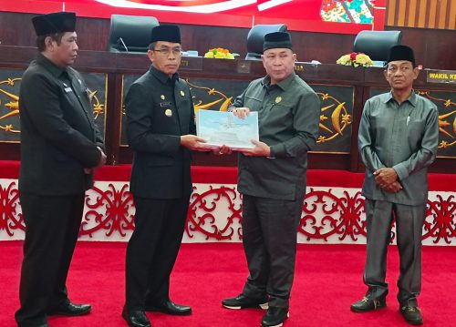 PJ Bupati Mura Hermon Serahkan Rancangan KUA – PPAS APBD TA 2025 ke DPRD Mura