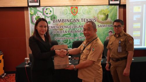 Kepala DLH Prov. Kalteng Buka Bimbingan Teknis Manajemen Pengelolaan Bank Sampah di Kota Palangka Raya
