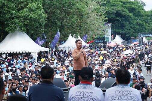 Kadisbudapar Prov. Kalteng Adiah Chandra Sari Hadiri Fun Walk Kalteng Berkah
