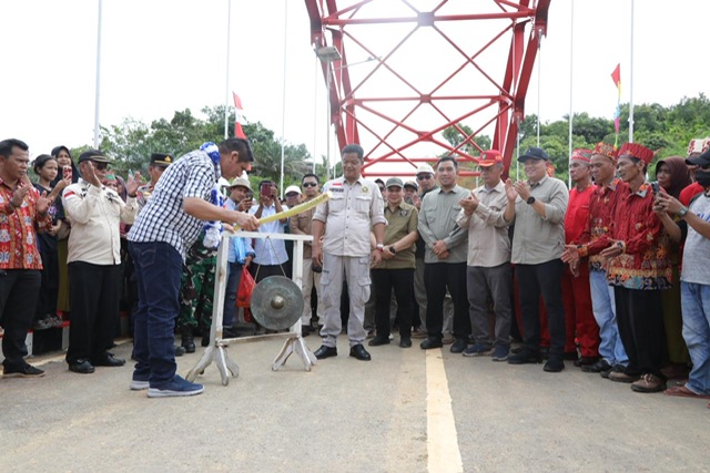Pemprov Kalteng Resmikan Jembatan Tumbang Manjul di Seruyan Hulu