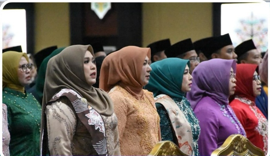 Hadiri Peringatan Hari Ibu, Ketua TP PKK Barut Sampaikan Perempuan Mempunyai Peran Dalam Keluarga Dan Pembanguan Daerah