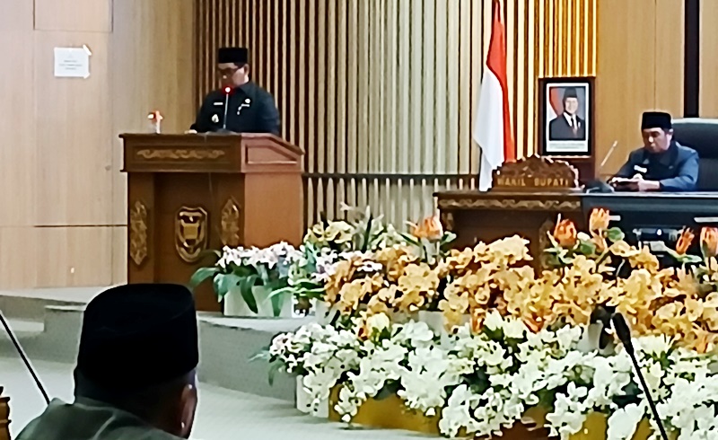 Bupati Barito Utara Tanggapi Pandangan Fraksi DPRD Terkait RAPBD 2026