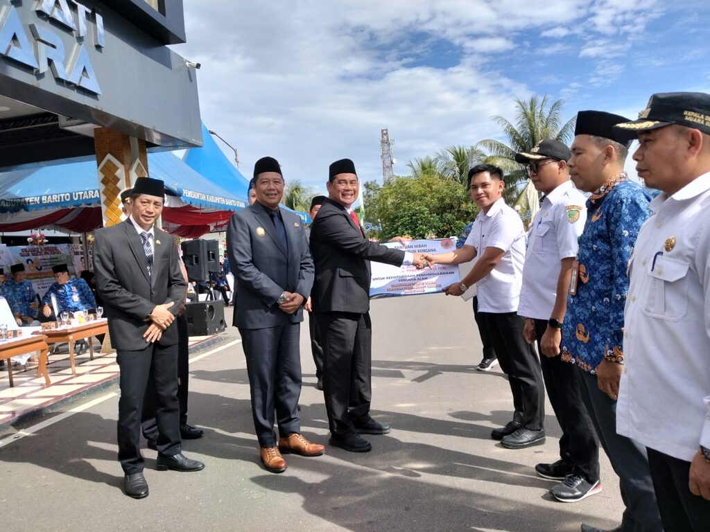 Bupati H Shalahuddin Hibahkan Peralatan Kebencanaan Kepada Desa Di Barito Utara