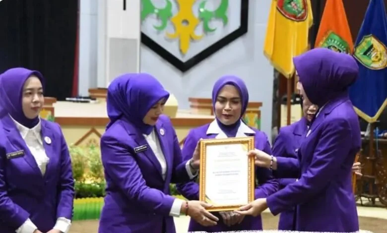 Hadiri Rakorda TP Posyandu se-Kalimantan Tengah Tahun 2025, TP PKK Barut Terima Penghargaan Dan Apresiasi Atas Partisipasinya
