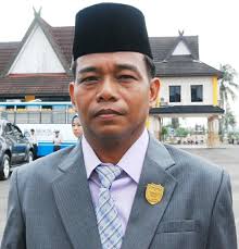 Anggota DPRD Barut, H. Tajeri Bagikan Bantuan untuk Warga di Ramadan