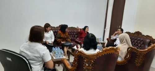 Nenie Adriati Lambung Apresiasi Layanan Persalinan Gratis di Puskesmas