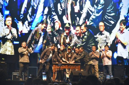 Ribuan Warga Padati Huma Betang Night, Berbagai Program Digital Diluncurkan